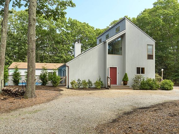 2nd image of 15 Long Woods Ln