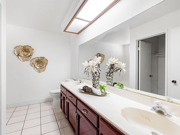 4th image of 24985 Brodiaea Ave