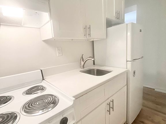 2nd image of 328 W 44th St APT 5