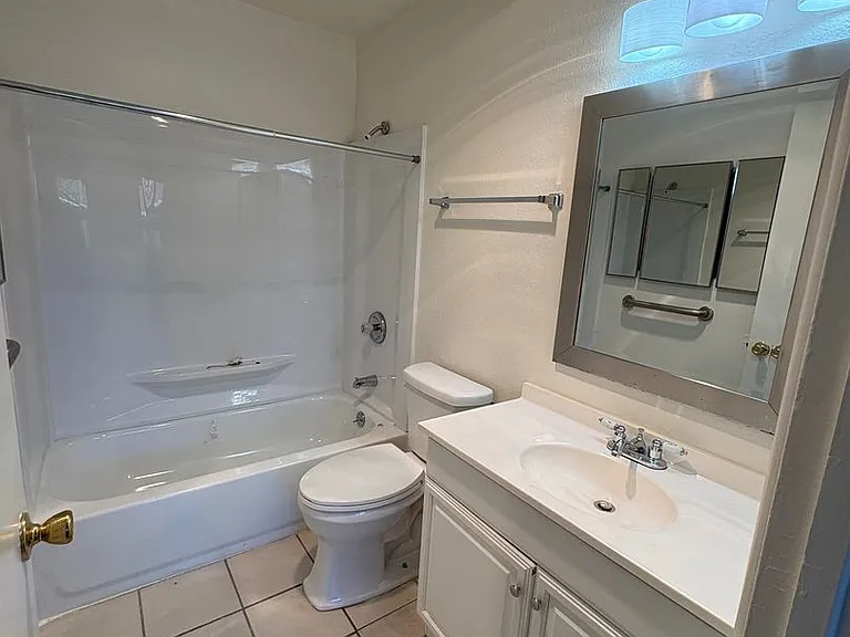 River's Bend Apartments - Orangevale 95662 — Photo 24