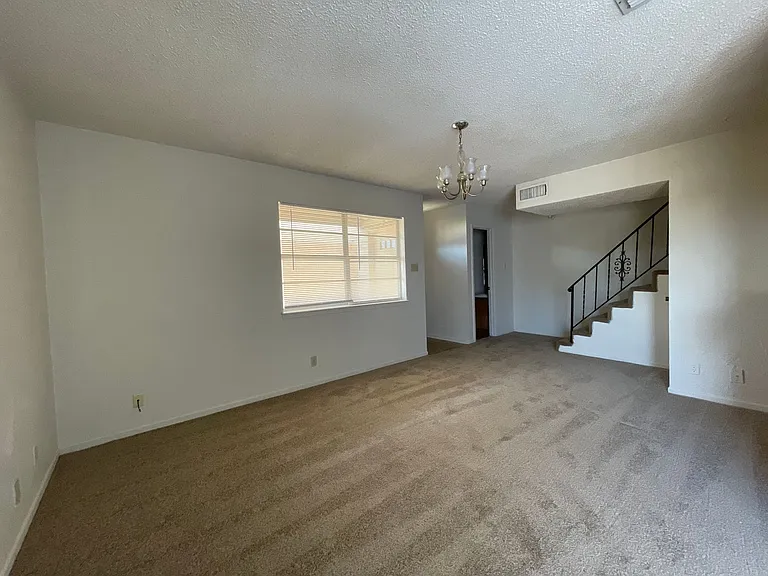 3609 Hereford Dr — Photo 3