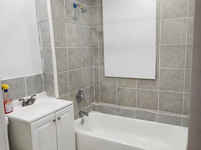 192 Lisbon Ave #1 — Photo 4