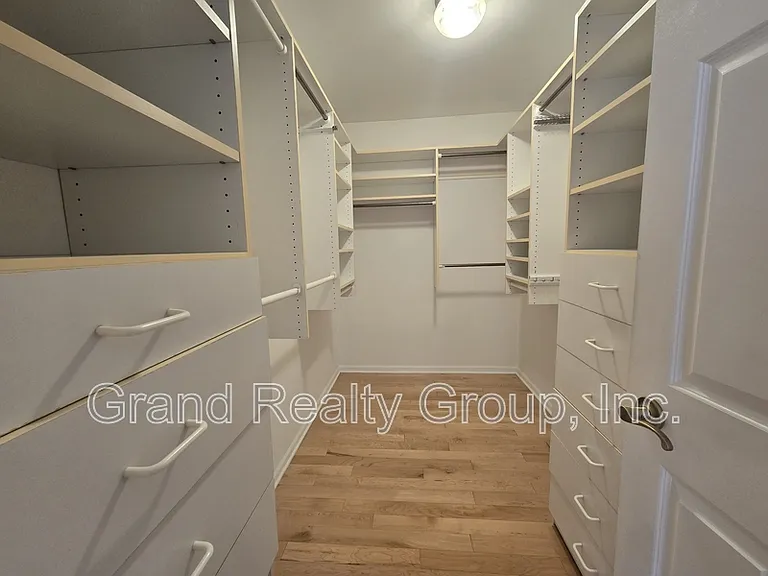 217 Lexington Ct — Photo 13
