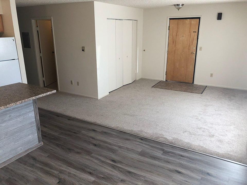 Entry & Living