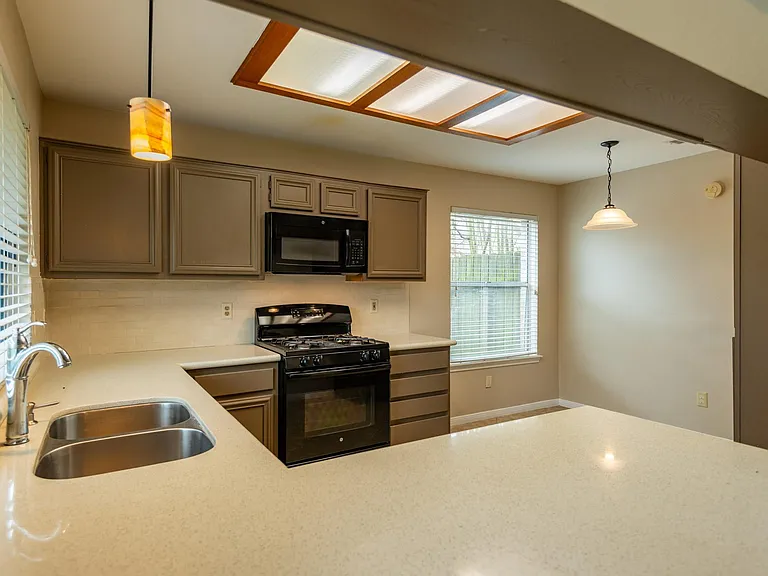 12034 Paddock Way — Photo 9