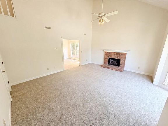 3rd image of 1150 Magnolia Way SE