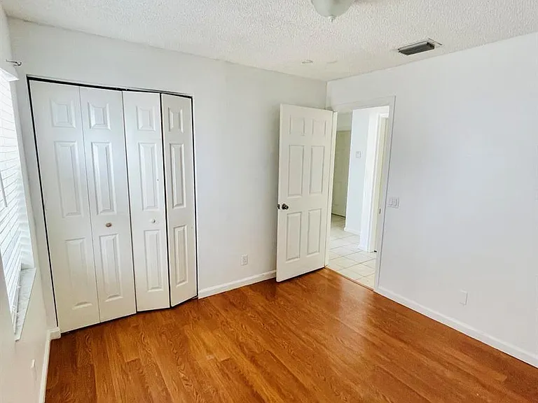 7093 Middlebury Dr — Photo 17