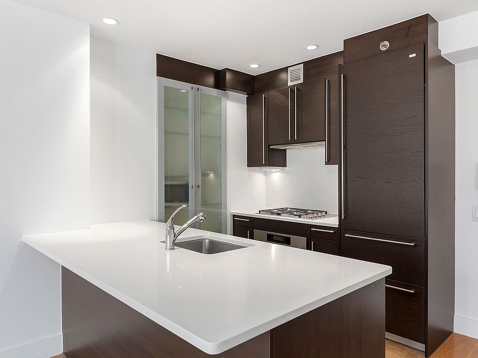 1st image of 464 W 44th St APT 6A