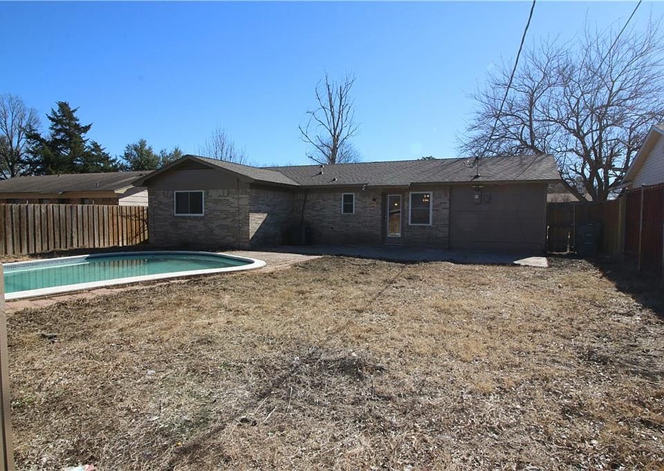 1st image of 837 Stanford Dr