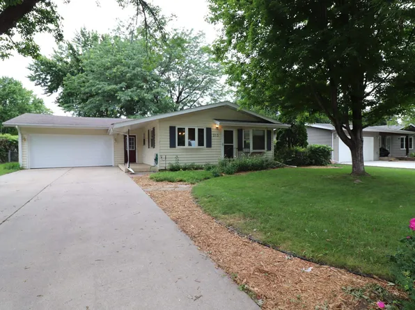 313 S 8th Ave, Brandon, SD 57005