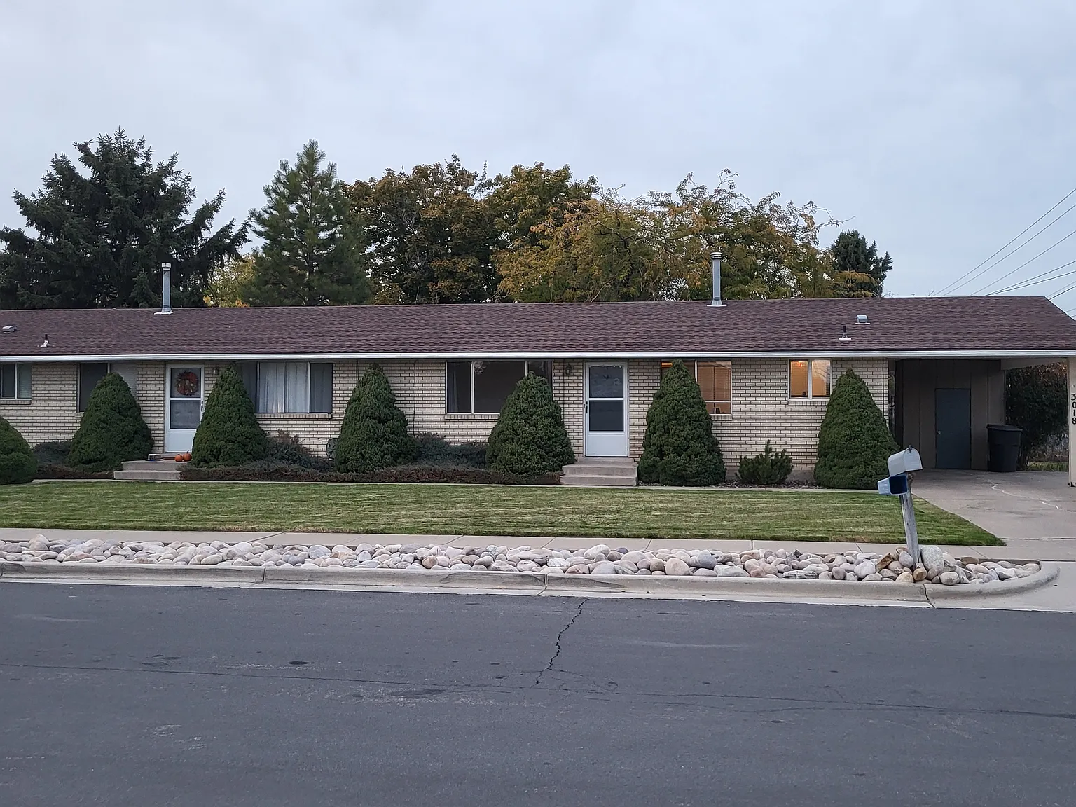 2 bed, 975 sqft, $1,350 — Photo 1