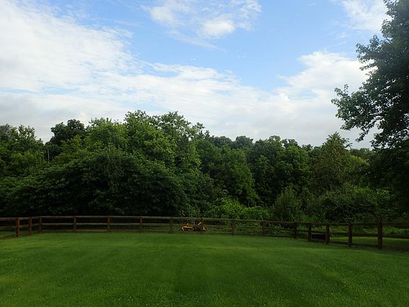 3rd image of 8 Meyerfield Pl