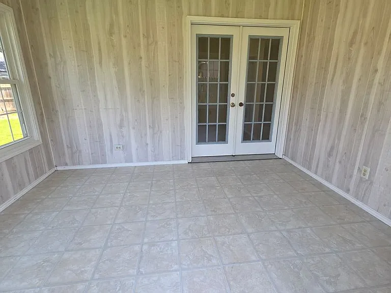 604 Cricket Cv — Photo 16