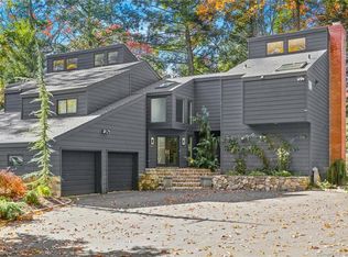 51 Mill Brook Rd W, Stamford, CT 06902