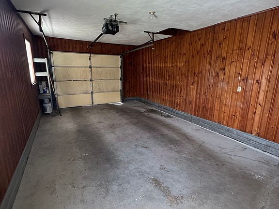 4th image of 2040 Greensburg Rd