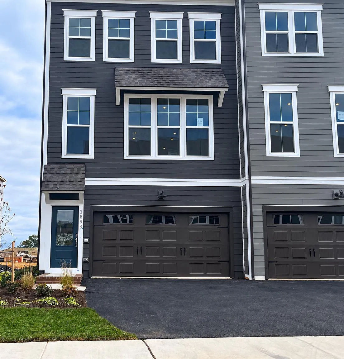 4 bed, 4.5 bath, 2674 sqft, $3,600 — Photo 2