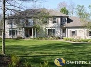 18000 Island View Cir, Chagrin Falls, OH 44023