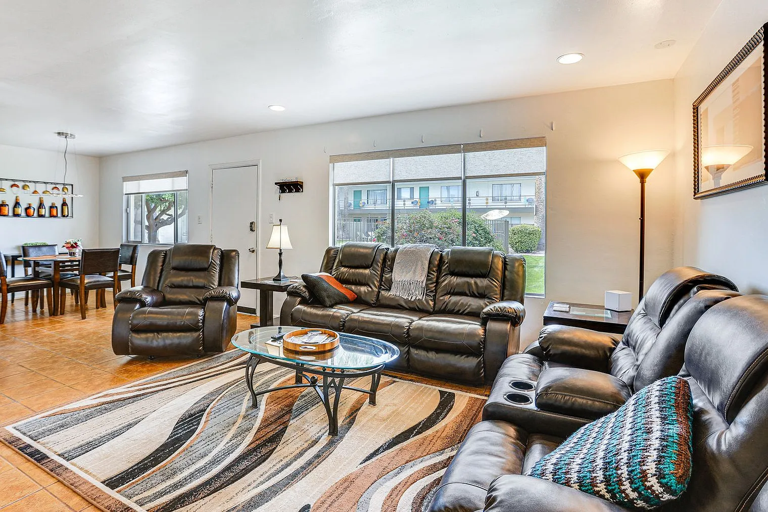 2 bed, 1.0 bath, 979 sqft, $2,689 — Photo 1