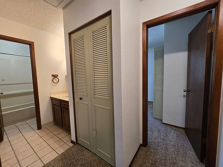 1513 Seneca Cir — Photo 9