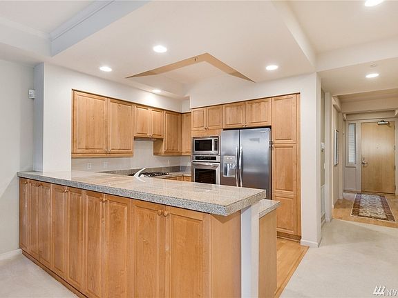 5th image of 10015 NE 4th St APT 1004