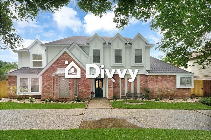 1st image of 723 Dominion Dr