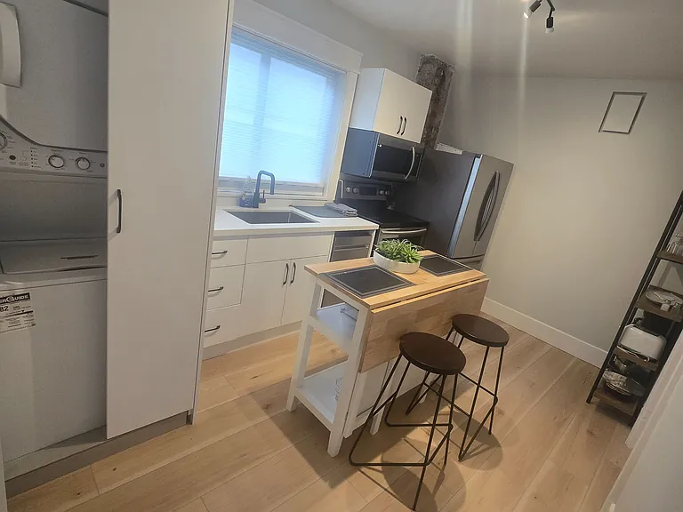 251 Silverthorn Ave #MAIN — Photo 32