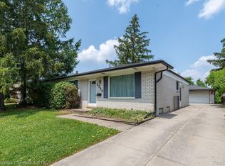 2369 Paris Dr, Troy, MI