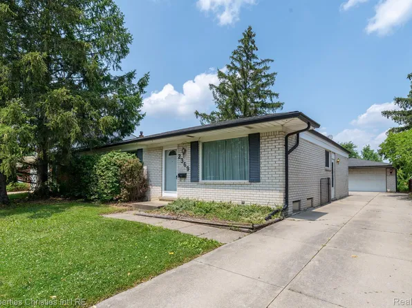 2369 Paris Dr, Troy, MI 48083