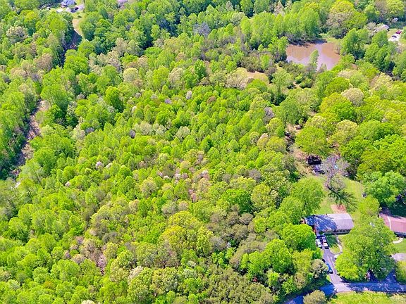 2nd image of 314 Pinecrest Dr