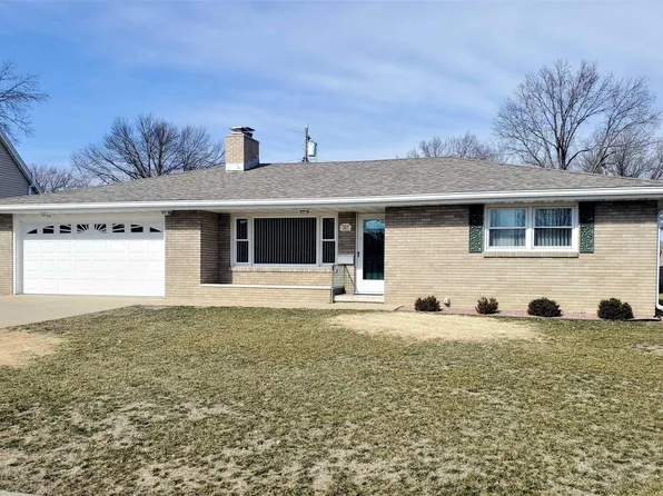 307 Delshire Ave, Pekin, IL 61554