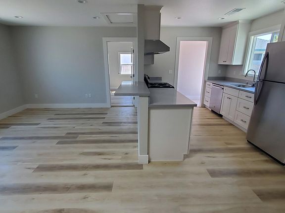 5th image of 339 Stowell Ave