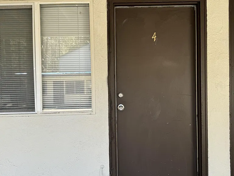 1032 Glenwood Way — Photo 2