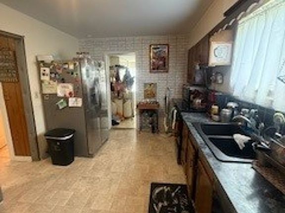 2nd image of 214 S G St