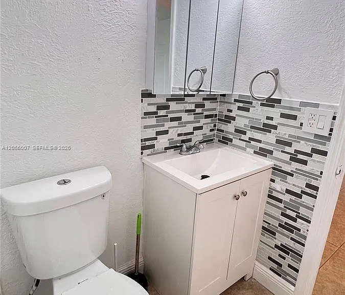 984 W 40th St #2 — Photo 35