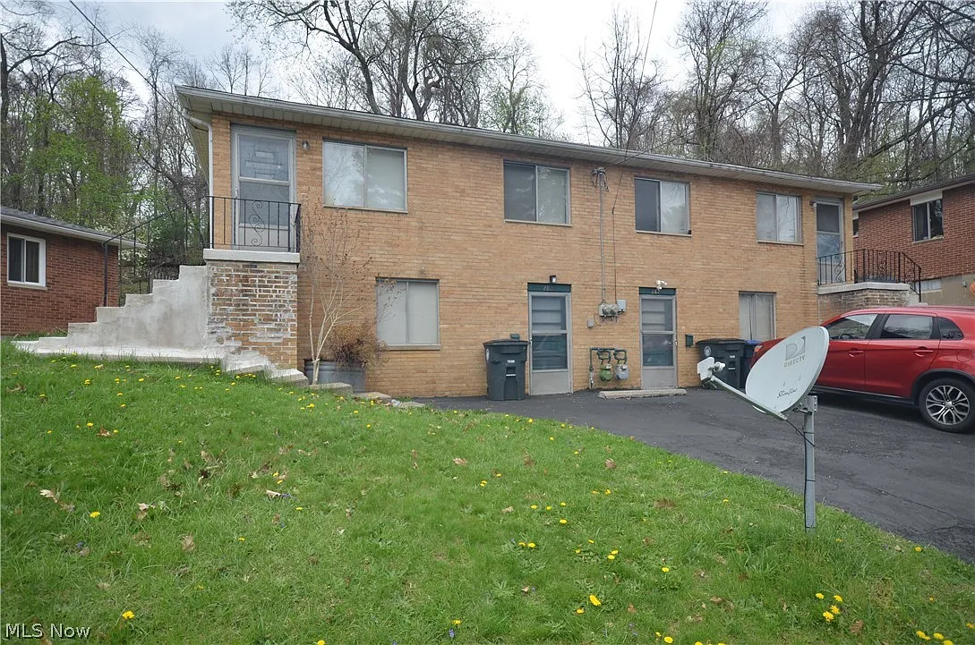 280 Cluster Ave photo 1