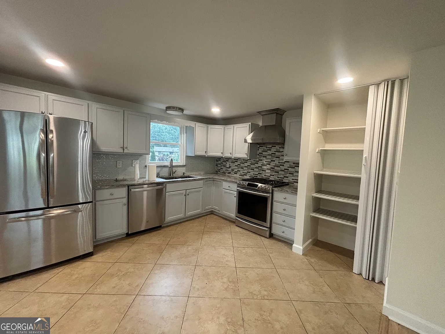 5 bed, 3.0 bath, 2544 sqft, $2,700 — Photo 4