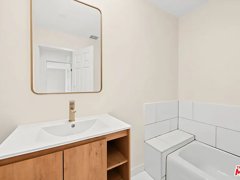1831 Prosser Ave #208 — Photo 15