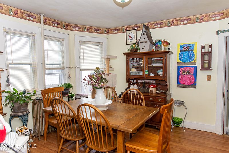 5th image of 325 Mohawk Avenue