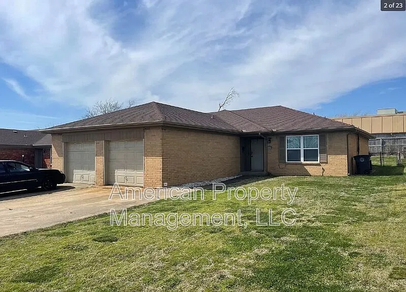 2 bed, 1.0 bath, $1,395 — Photo 1