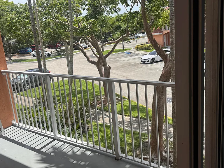 6936 SW 39th St #D203 — Photo 12