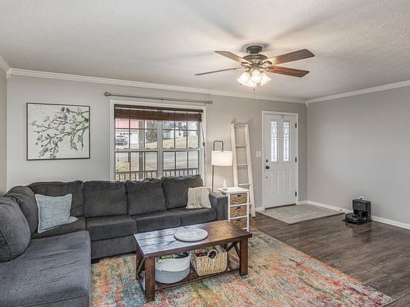 5th image of 584 Barney Ln