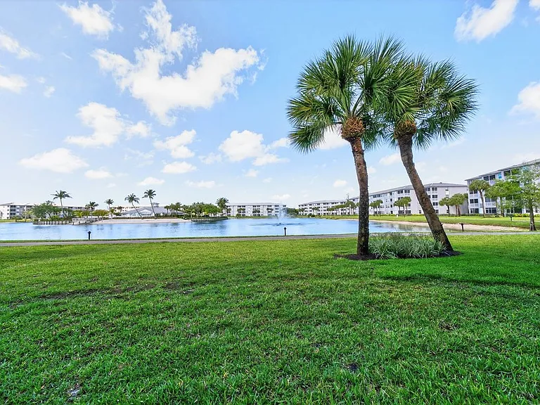 16635 Lake Circle Dr #613 — Photo 33