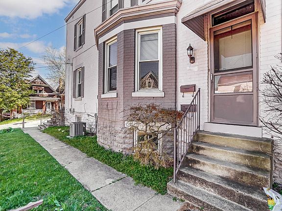 4th image of 137 Parker St