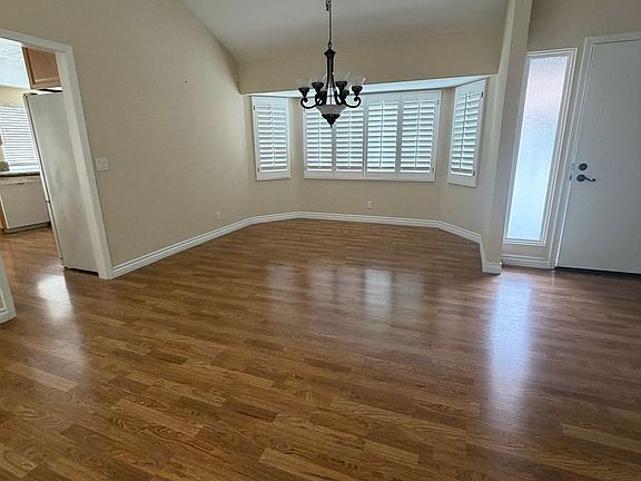 4th image of 2377 Sommerset Dr
