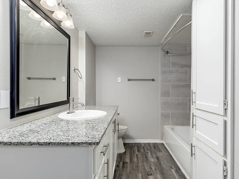 A1 - 1BD, 1BA - 735SF - Bathroom