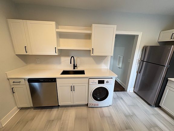 4th image of 2804 Madison Rd #6
