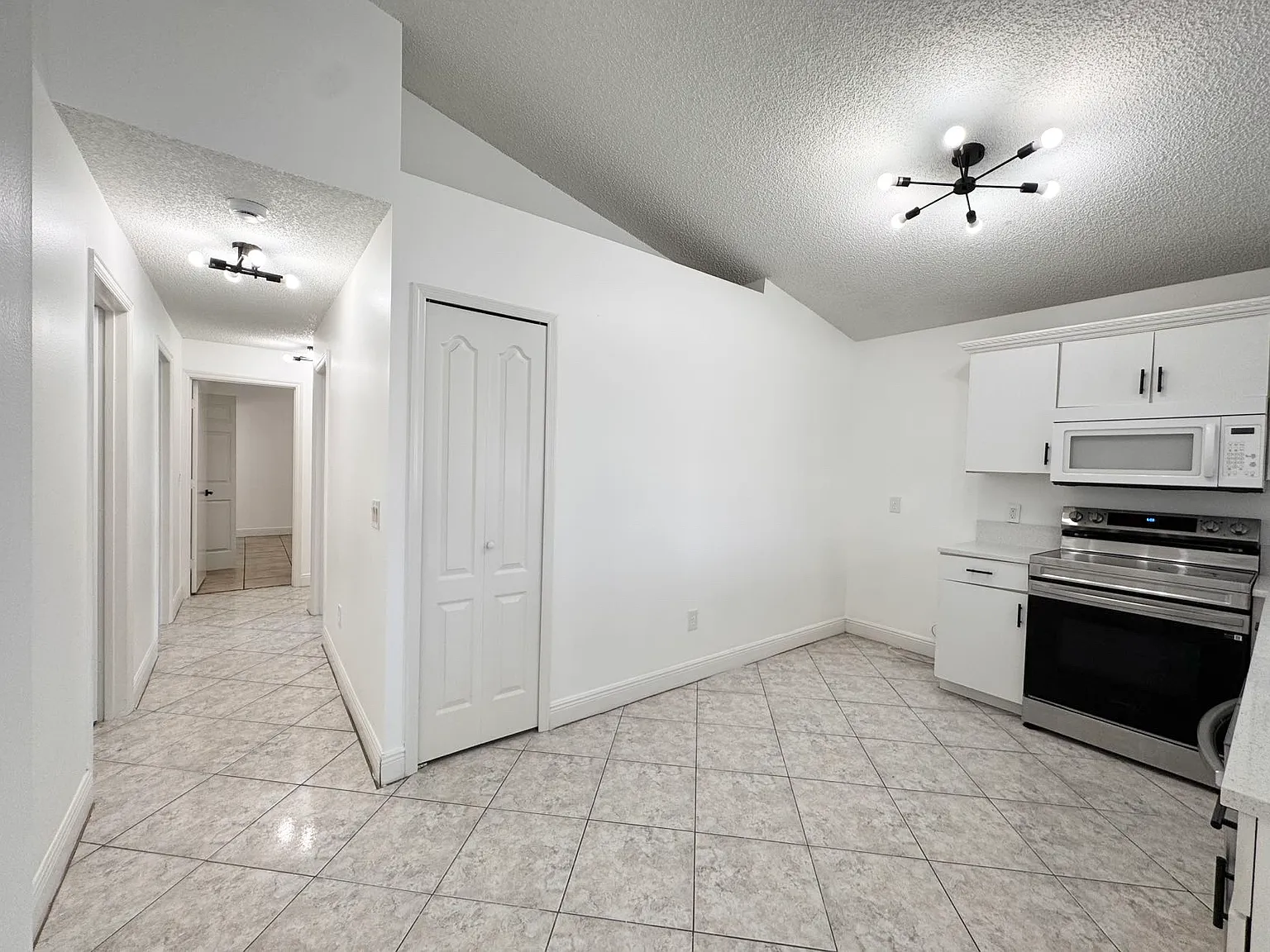 4 bed, 1158 sqft, $2,145 — Photo 2