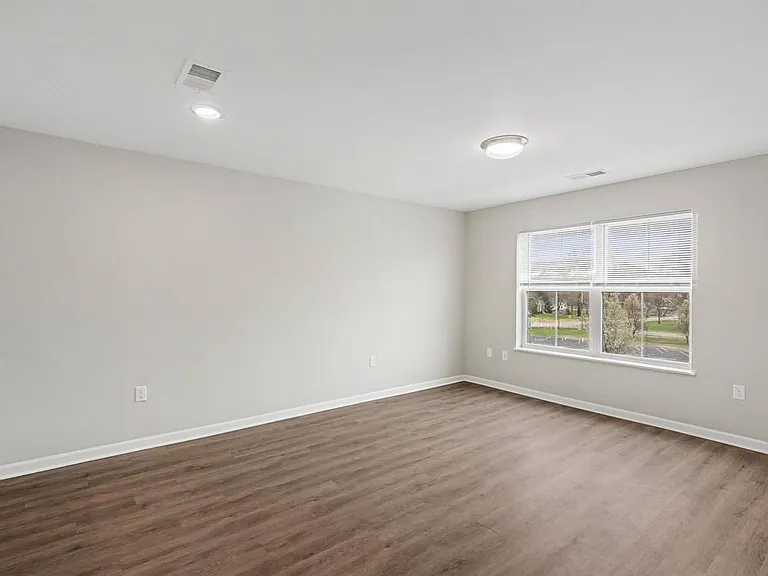 Bridlewood Crossing — Photo 15