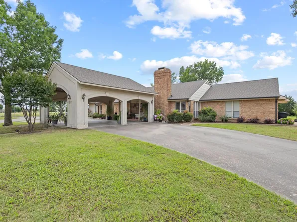 2017 S Village Dr, Bonham, TX 75418