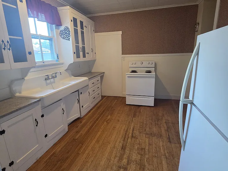 72 Godfrey St — Photo 7